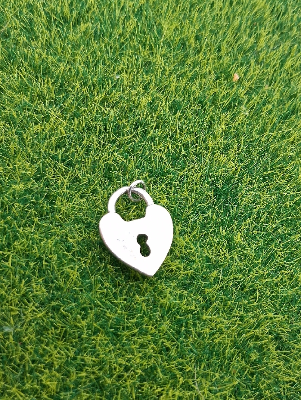 Hammered Silver Tone Heart Padlock Charm P409 - Picture 2 of 3